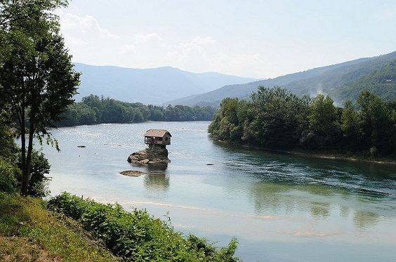 drina-river-house 2