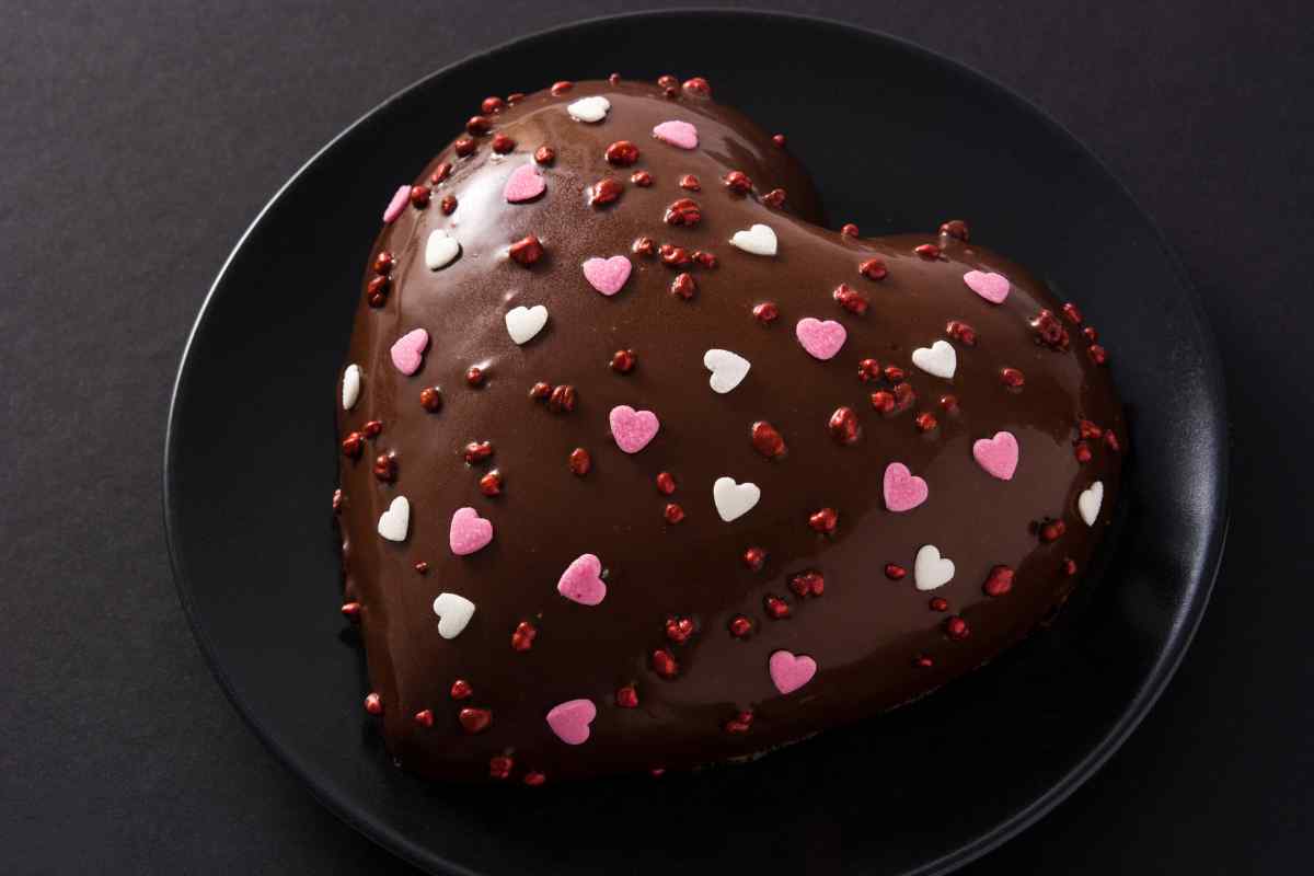 torta al cioccolato a forma di cuore