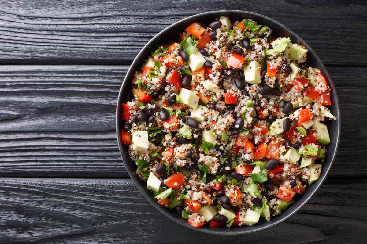 insalata di quinoa e avocado