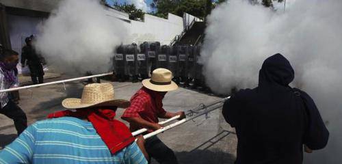 b2ap3_thumbnail_Messico-Iguala-scontri-proteste-studenti-foto-01.jpg