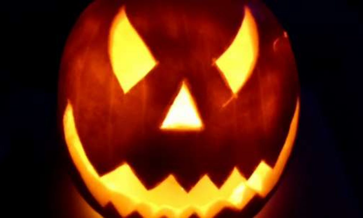 Halloween Come Intagliare La Zucca Per Creare Una Lanterna Foto Greenme It