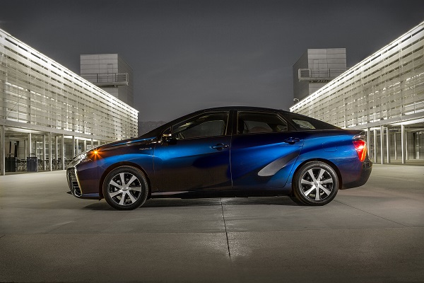 2016 Toyota Fuel Cell Vehicle 003