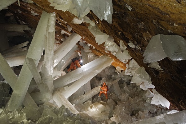 12 crystal cave explorers 714