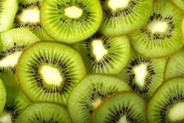 kiwi benefici valori nutriizonali