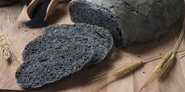 pane nero carbone vegetale