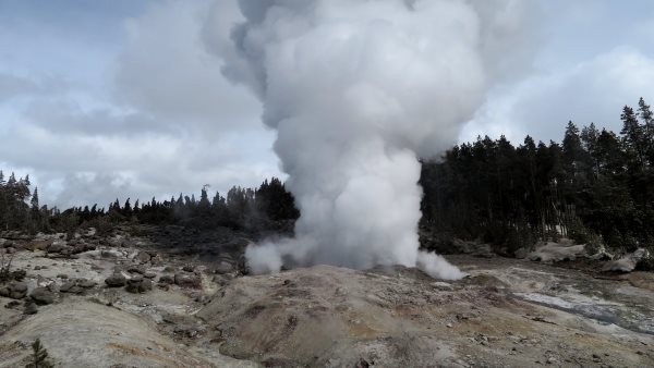 eruzione geyser yellowstone
