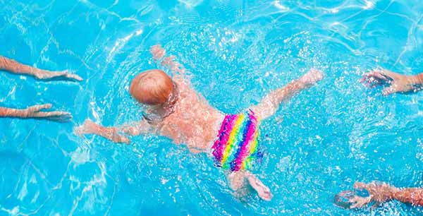 Risultati immagini per nuoto bambini site:greenme.it