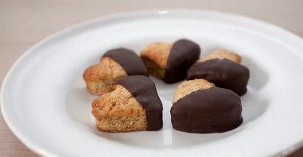 biscotti ricoperti di cioccolato vegan