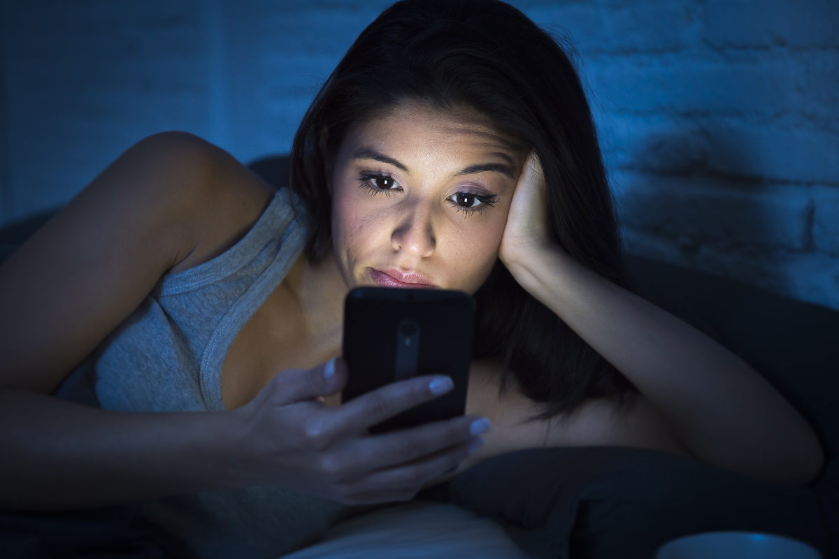 Usare smartphone di notte