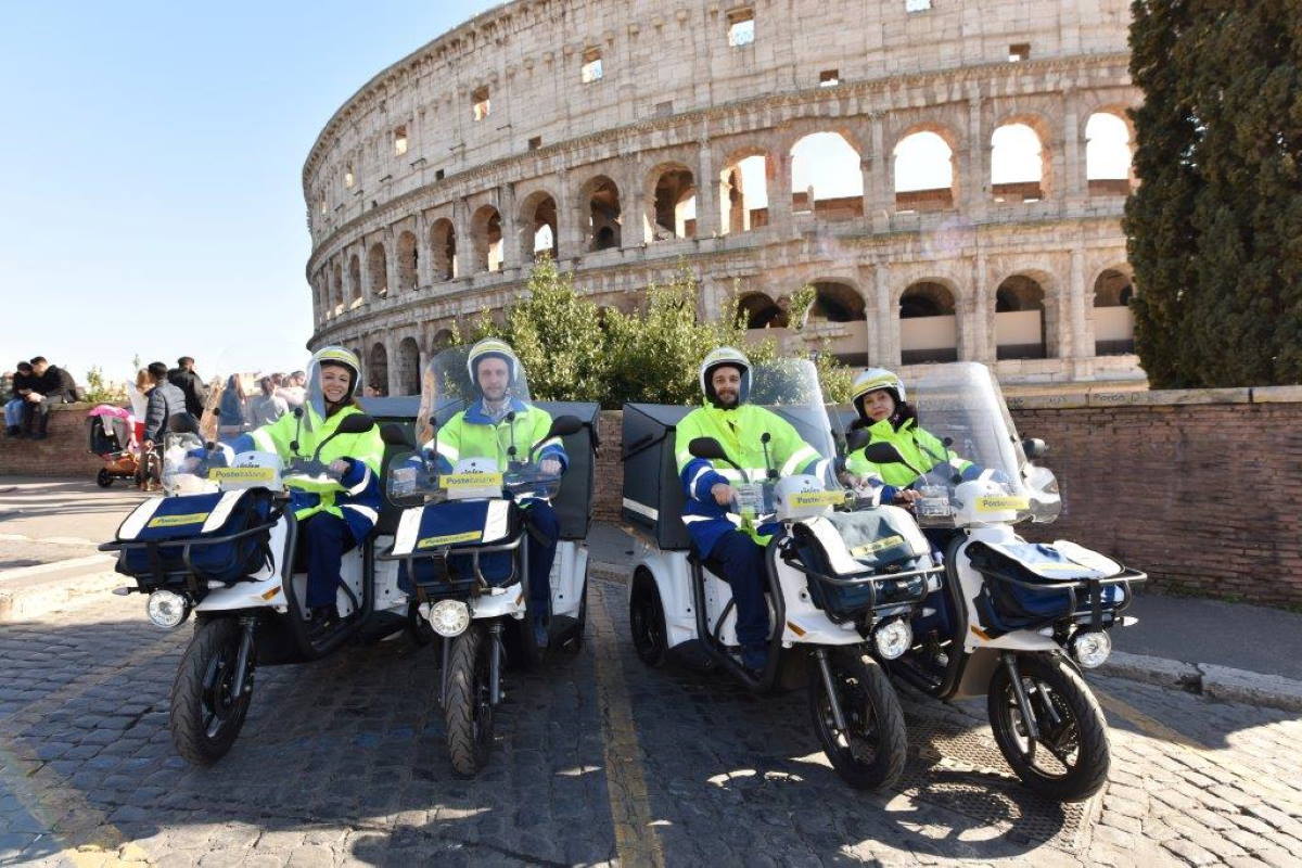 Poste Italiane tricicli Colosseo