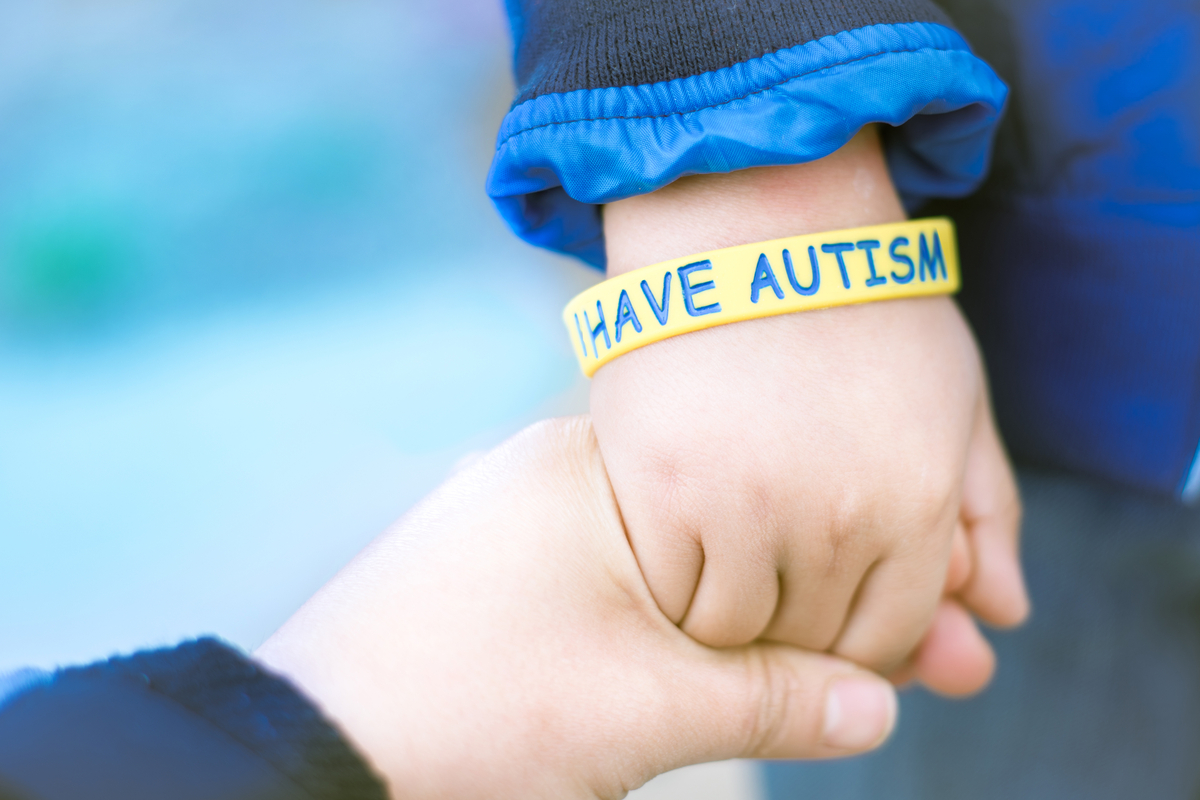 Un Fiocco Blu Per I Bambini Autistici Per Uscire Senza Essere Offesi Greenme