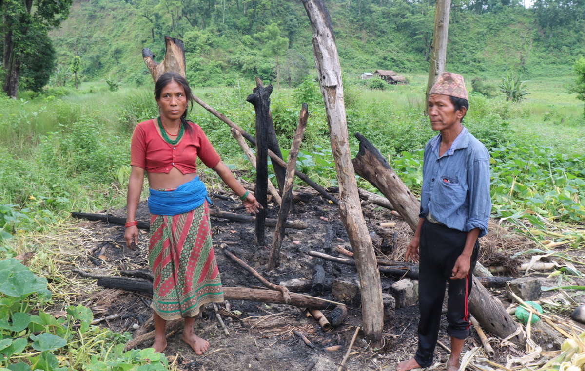 indigeni case bruciate