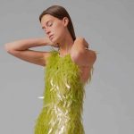 vestito sostenibile con paillettes di alghe