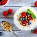 Yogurt greco e frutta