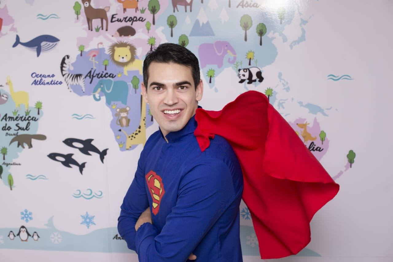 superman pediatra bambini bisognosi