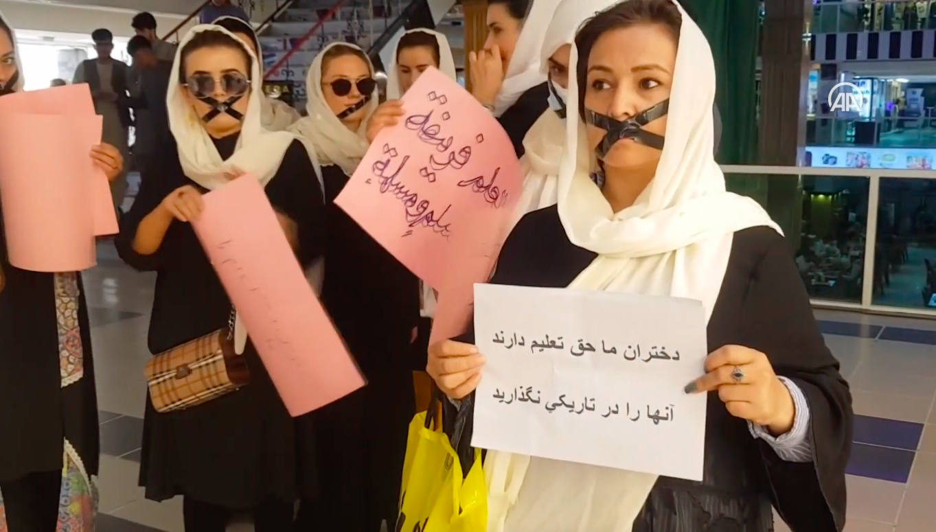 donne afgane protesta studio