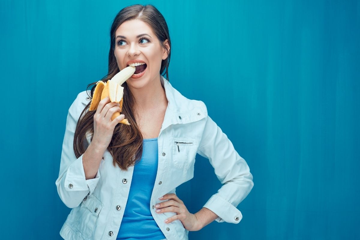 mangiare banana a stomaco vuoto effetti