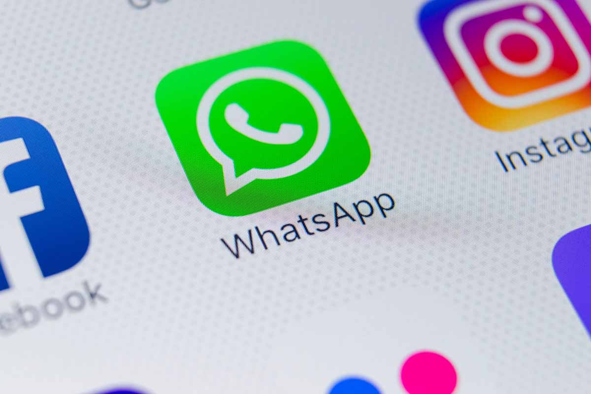 WhatsApp, Facebook e Instagram down: il blocco improvviso scatena il  "panico" tra gli utenti e l'ironia su Twitter - greenMe