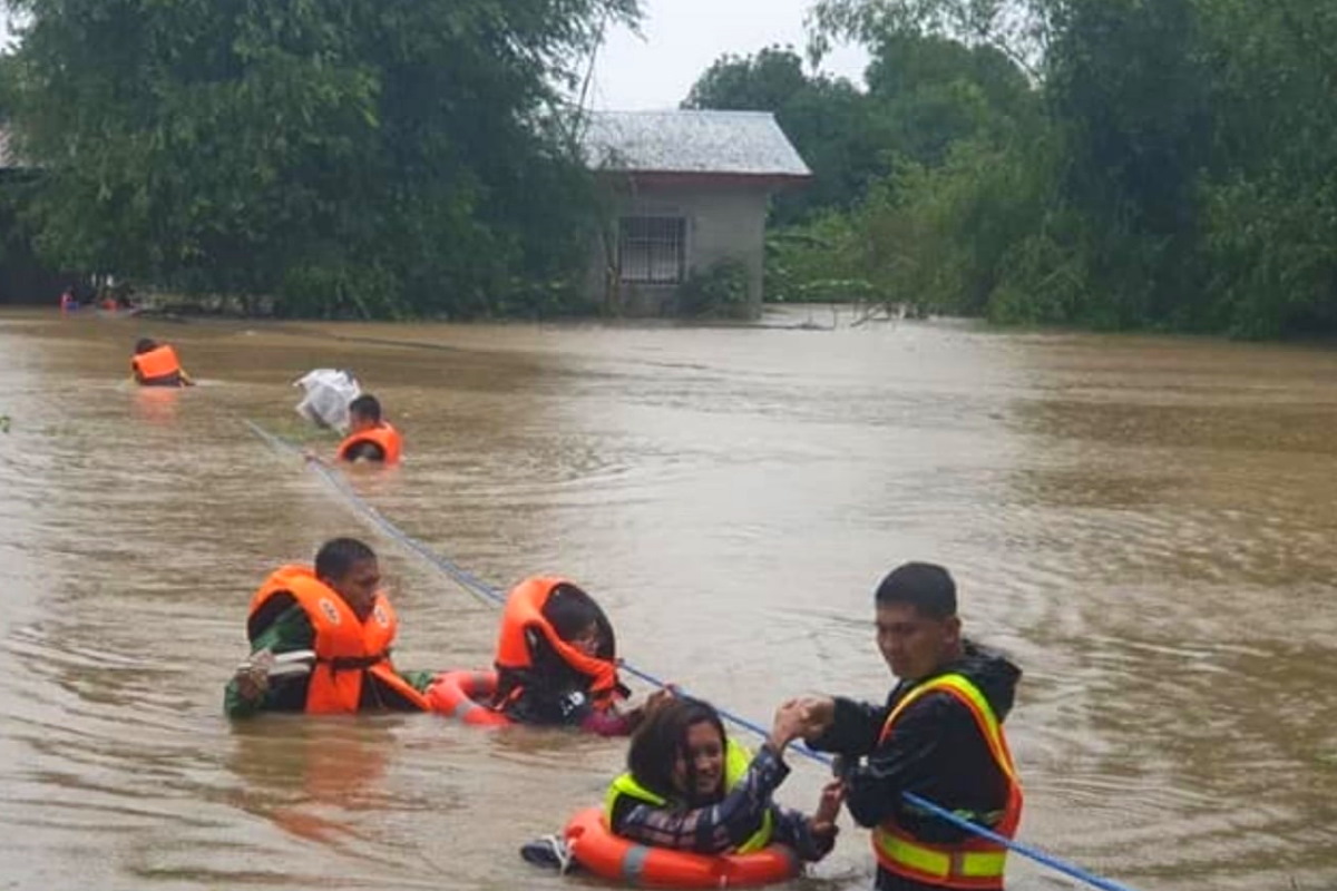 Spaventoso tifone si abbatte sulle Filippine: almeno 19 morti e migliaia di  evacuati - greenMe