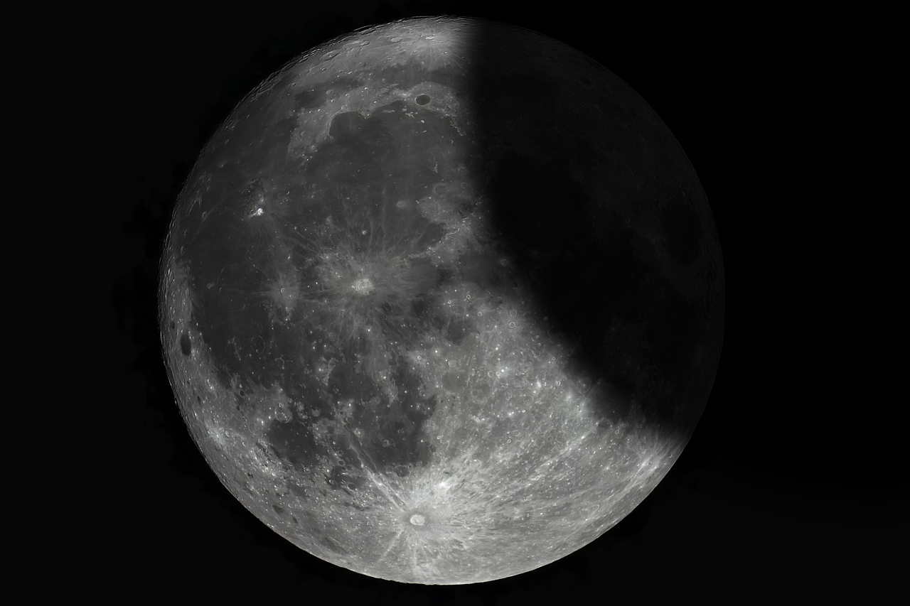 eclissi parziale di luna più lunga del secolo 2021