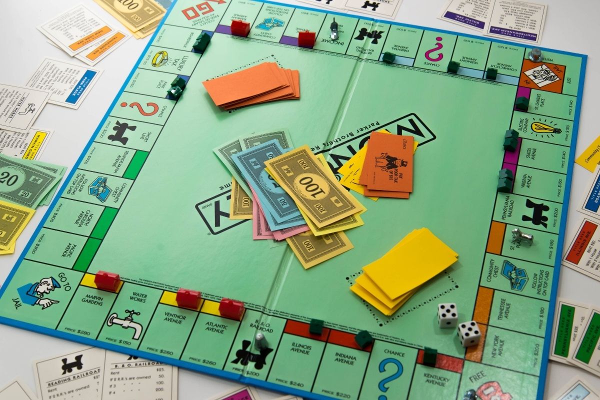 Monopoli Il famoso gioco da tavolo ora in tema Scegli il tuo! 