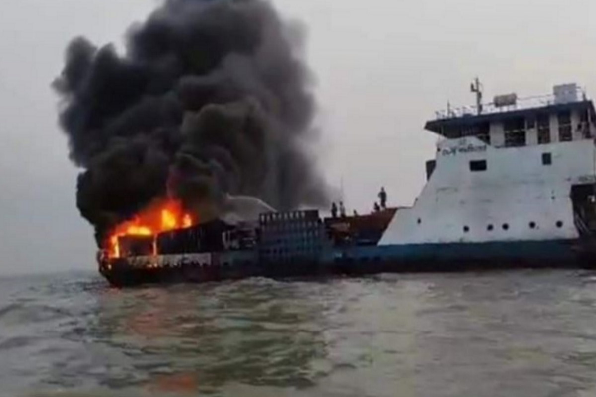 traghetto bangladesh incendio