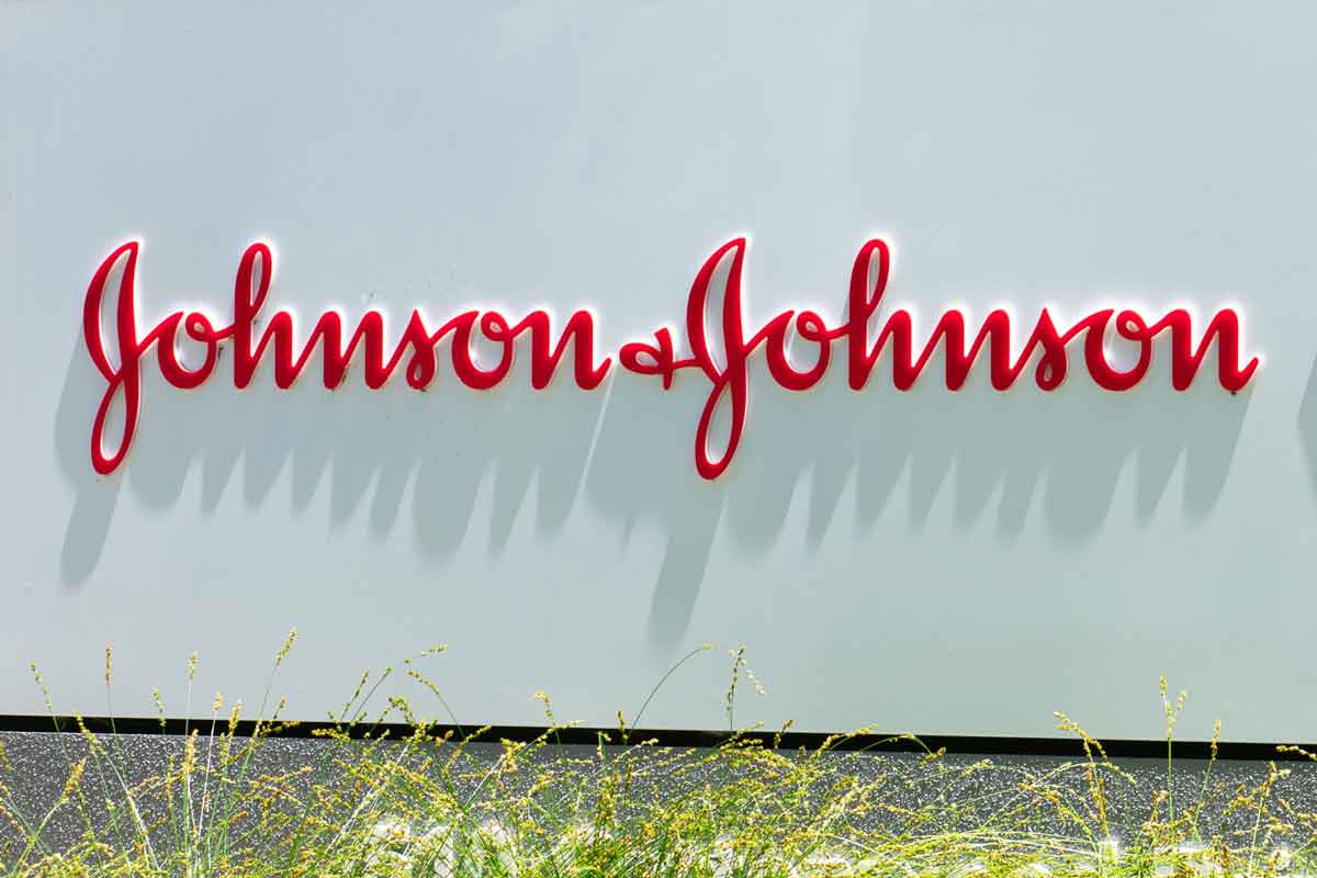 Johnson & Johnson e altre tre case farmaceutiche pagheranno 590 milioni di dollari ai nativi americani per la crisi da oppiacei che sta devastando le tribù