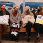 i giovani russi indossano il 'no alla guerra'