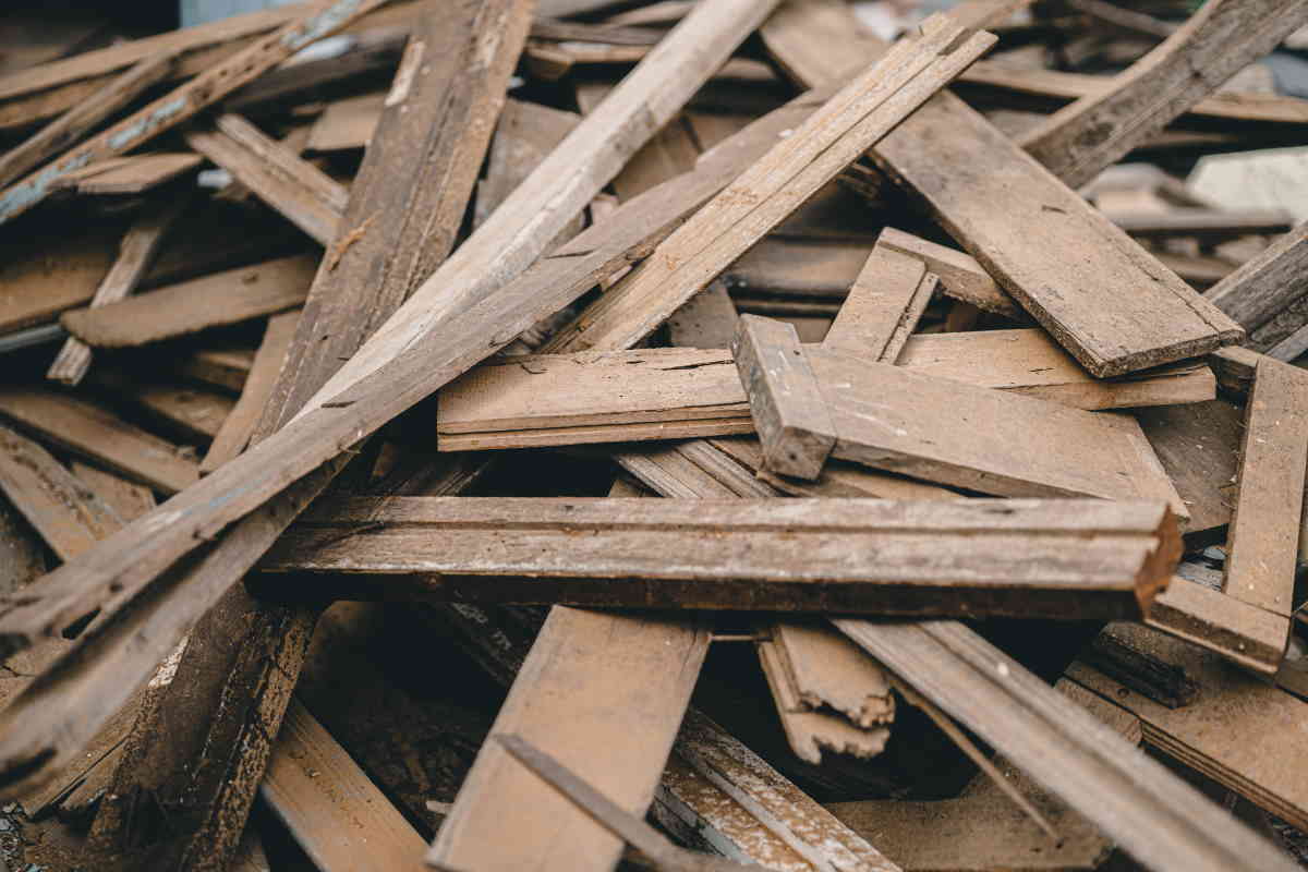 legno riciclato materiale resistente acciaio