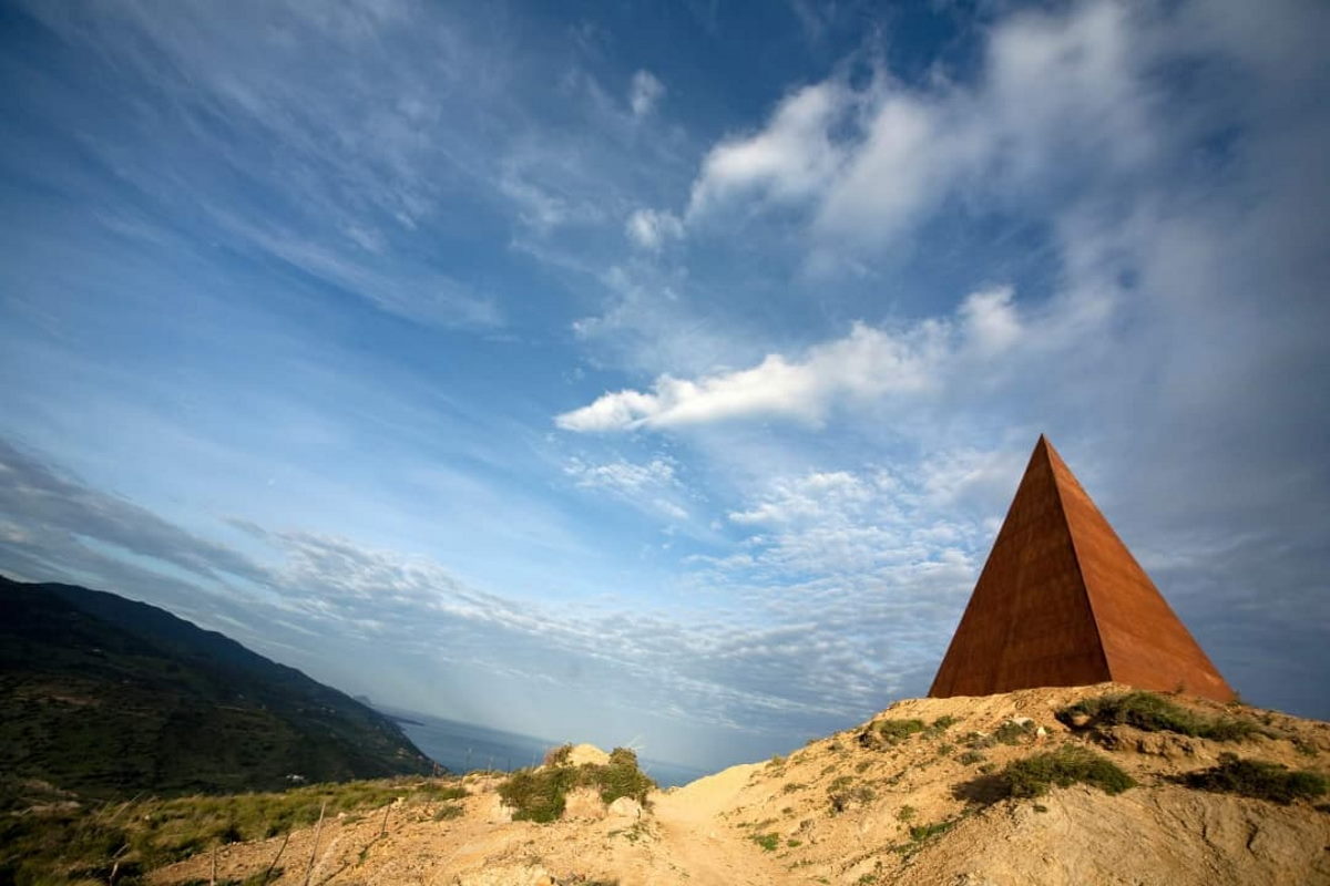 piramide sicilia rito luce