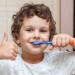 lavare i denti bambino