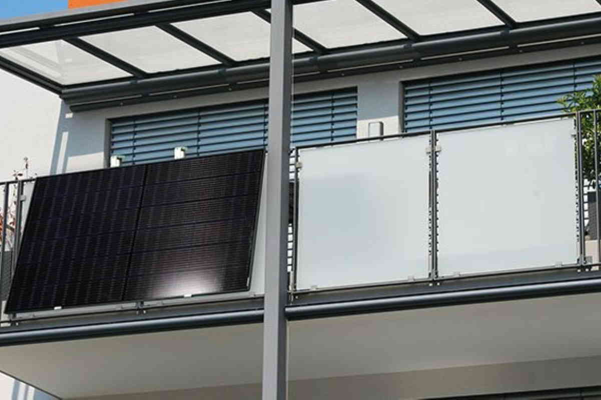 fotovoltaico da balcone con ringhiera
