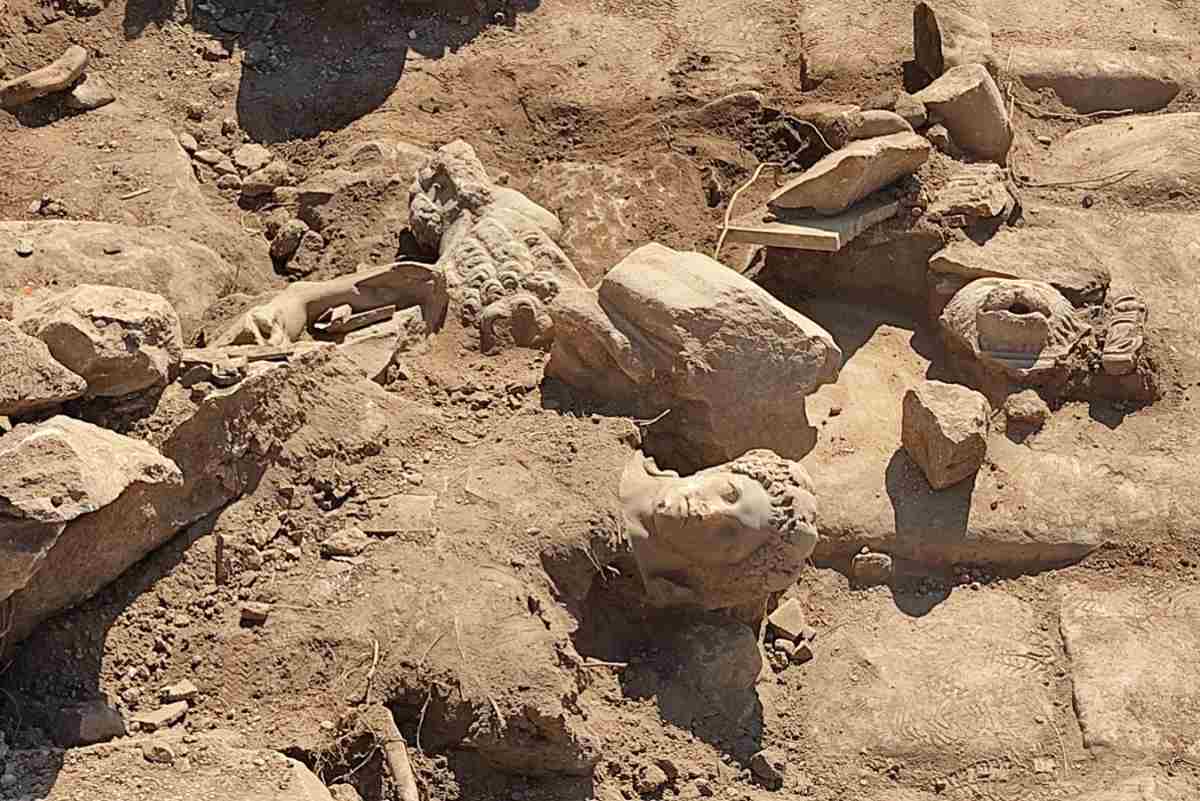 Οι αρχαιολόγοι σχεδόν τυχαία συναντούν ένα εξαιρετικό άγαλμα του Ηρακλή 2.000 ετών στην Ελλάδα