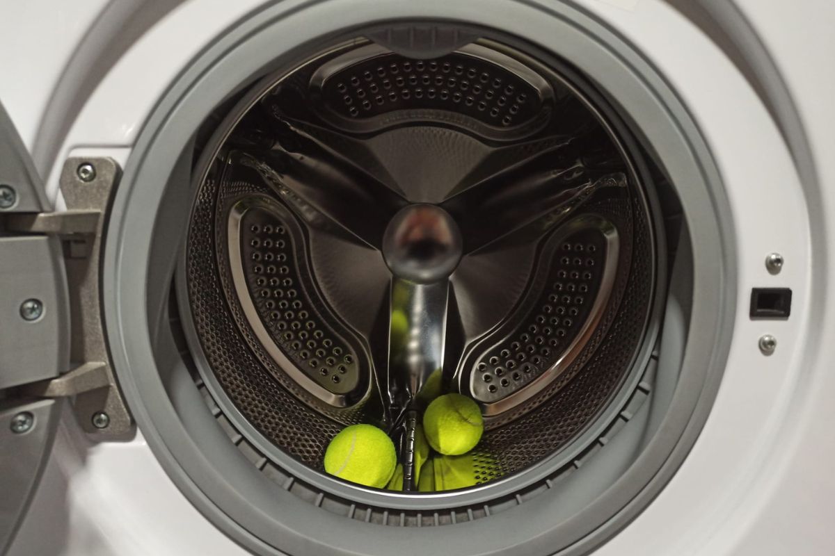 Palline da tennis in lavatrice: il trucchetto per il bucato