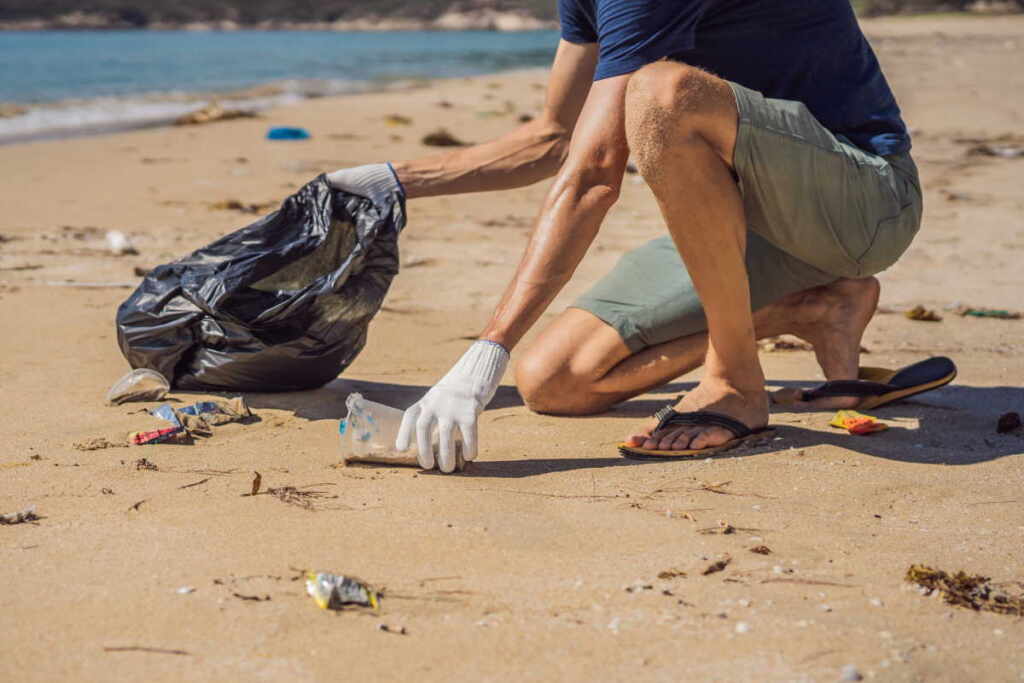 Questi sono i rifiuti che più inquinano le nostre spiagge (no, non sono ...