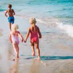 bambini in spiaggia