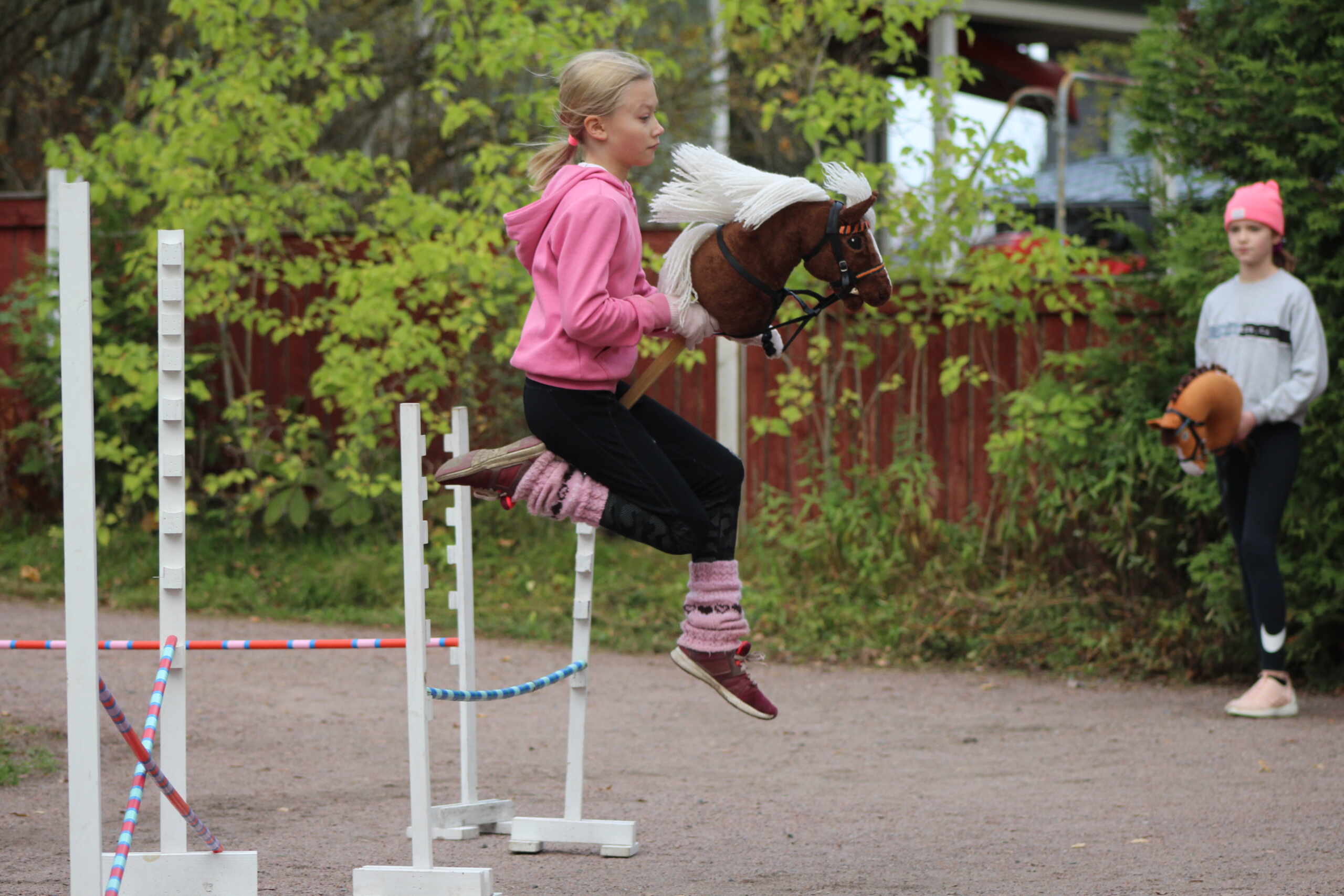 Hobbyhorse: in Scandinavia l'equitazione è senza cavallo