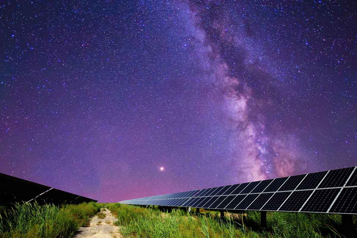 Pannelli fotovoltaici di notte