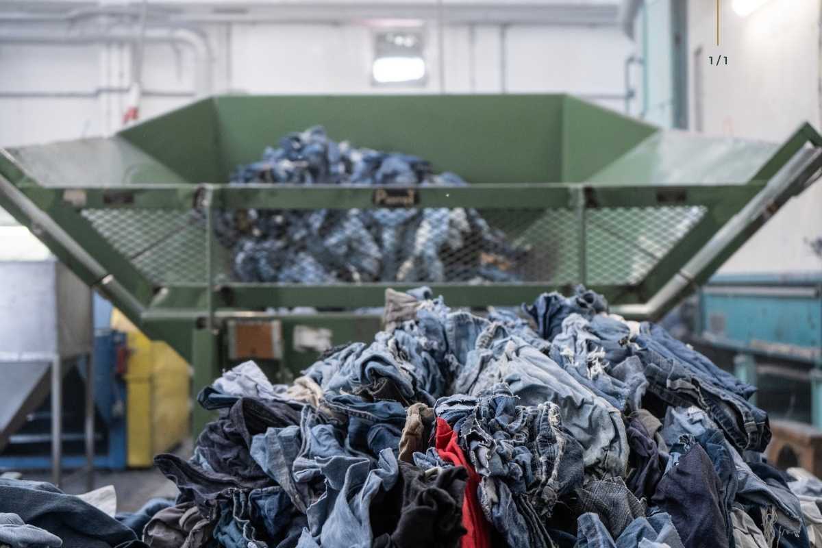 Ritiro domicilio Jeans da riciclare con Rifò