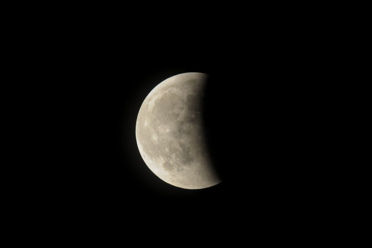 eclissi parziale luna