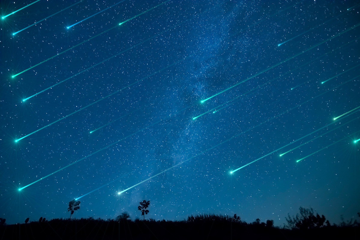 Let us make many wishes, in a few hours (and for two days) the sky will be lit up with meteors and magnificent Orionids.