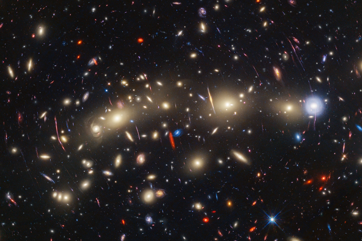 galassia MACS0416 a colori hubble e webb
