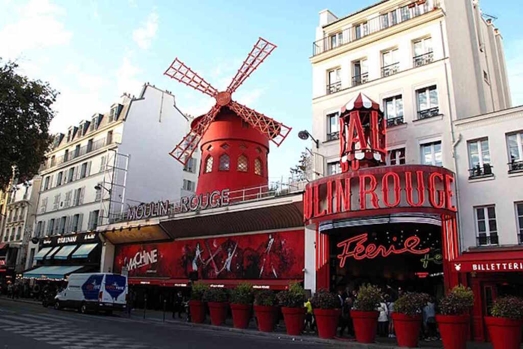 Moulin_Rouge_in_Paris
